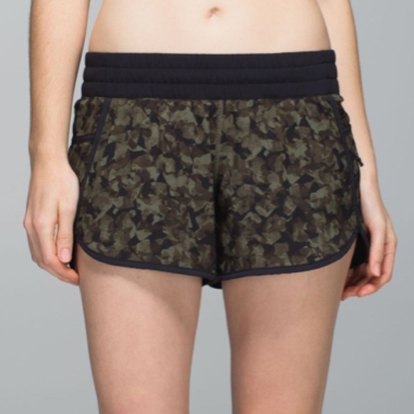 🔥$SALE$🔥 Lululemon Tracker Short Mystic Jungle - Picture 8 of 9